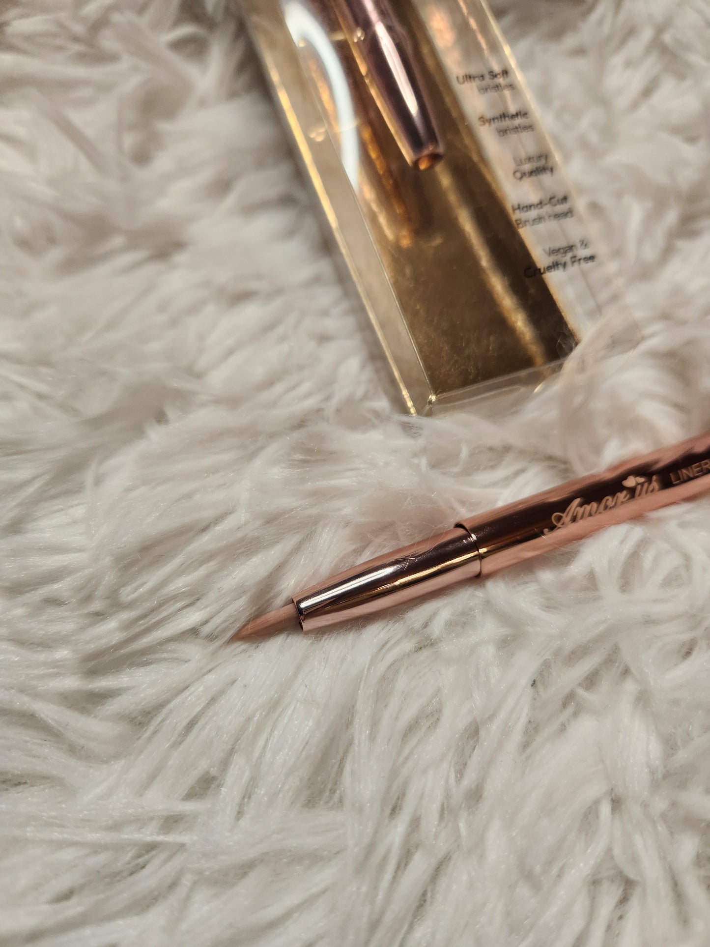 Retractable Lip Brush by AmorUs